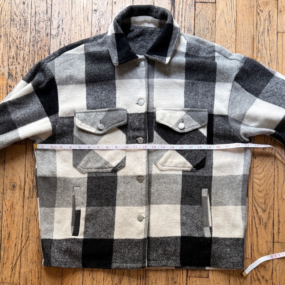 Black and white buffalo check flannel shacket - medium - Picture 4 of 6